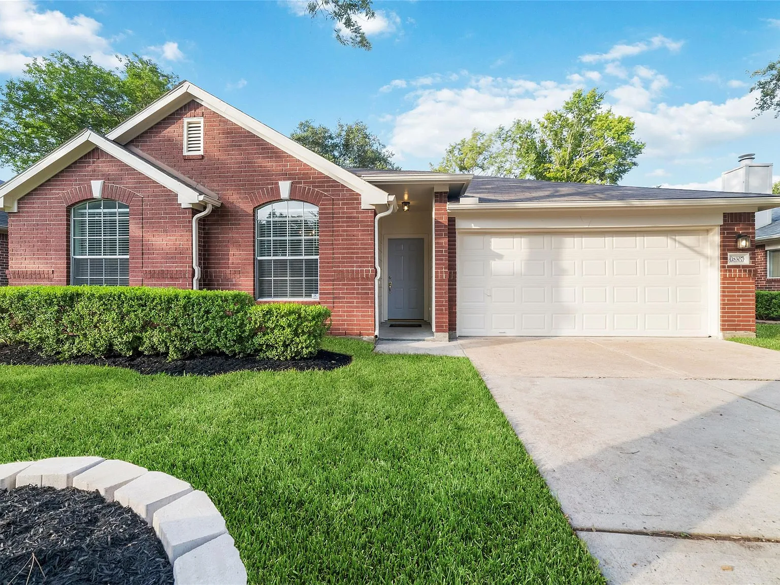 3 bed, 2.0 bath, 2025 sqft, $2,300 — Photo 1