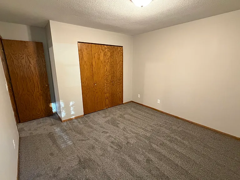 320 Spruce Dr E #8 — Photo 7
