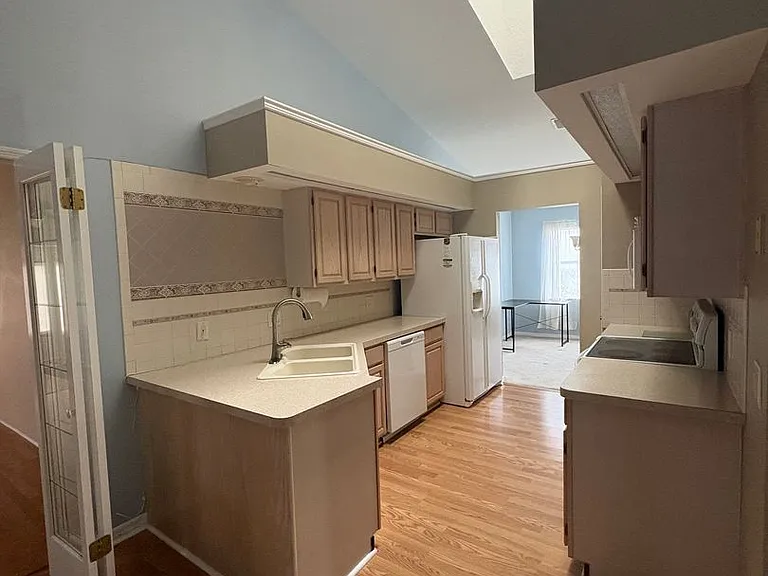 8439 Pavilion Dr — Photo 4