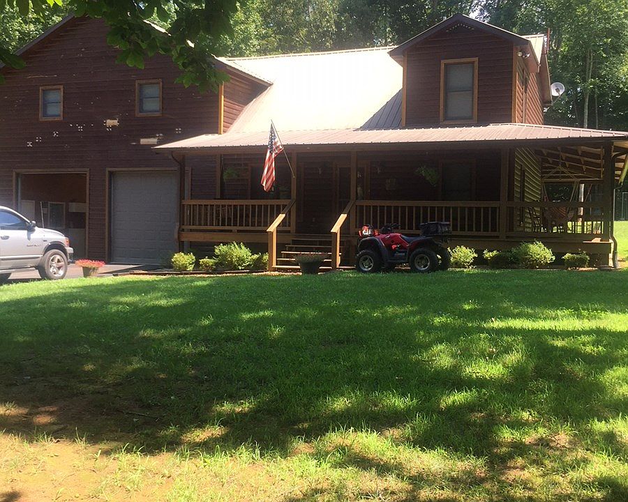 2nd image of 465 Hickory Ln