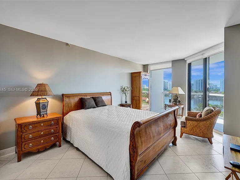 3600 Yacht Club Dr #904 — Photo 9