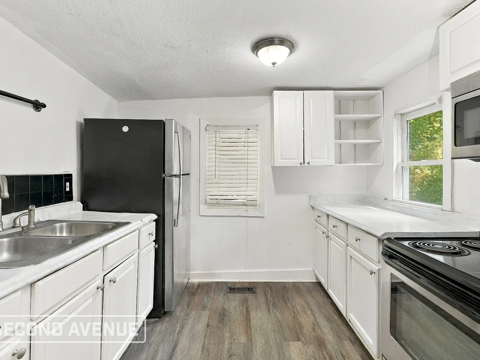 3 bed, 2.0 bath, 1072 sqft, $1,950 — Photo 2