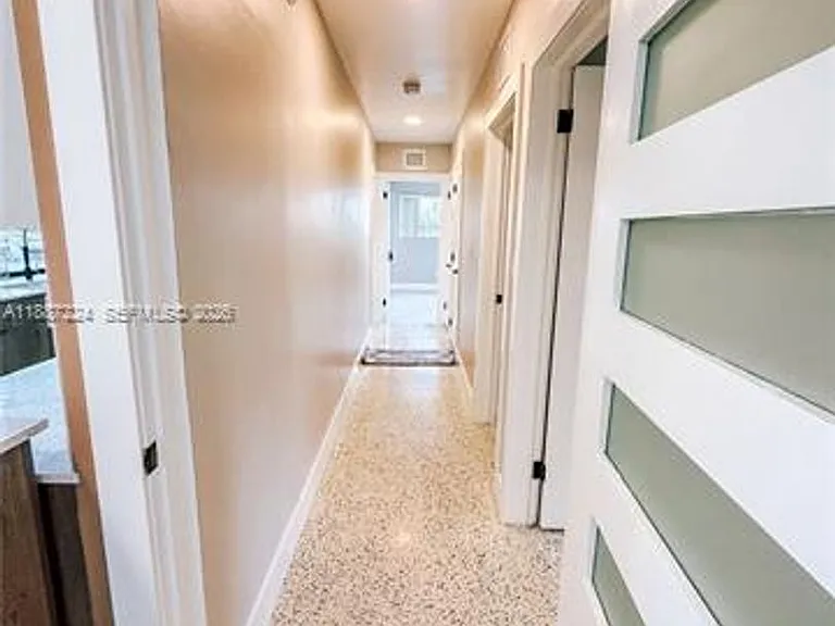 425 NE 103rd St — Photo 30