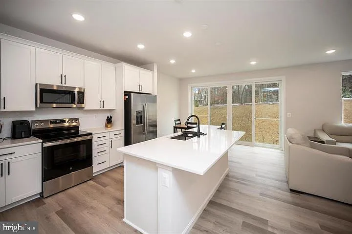3 bed, 2.5 bath, 1840 sqft, $2,600 — Photo 4