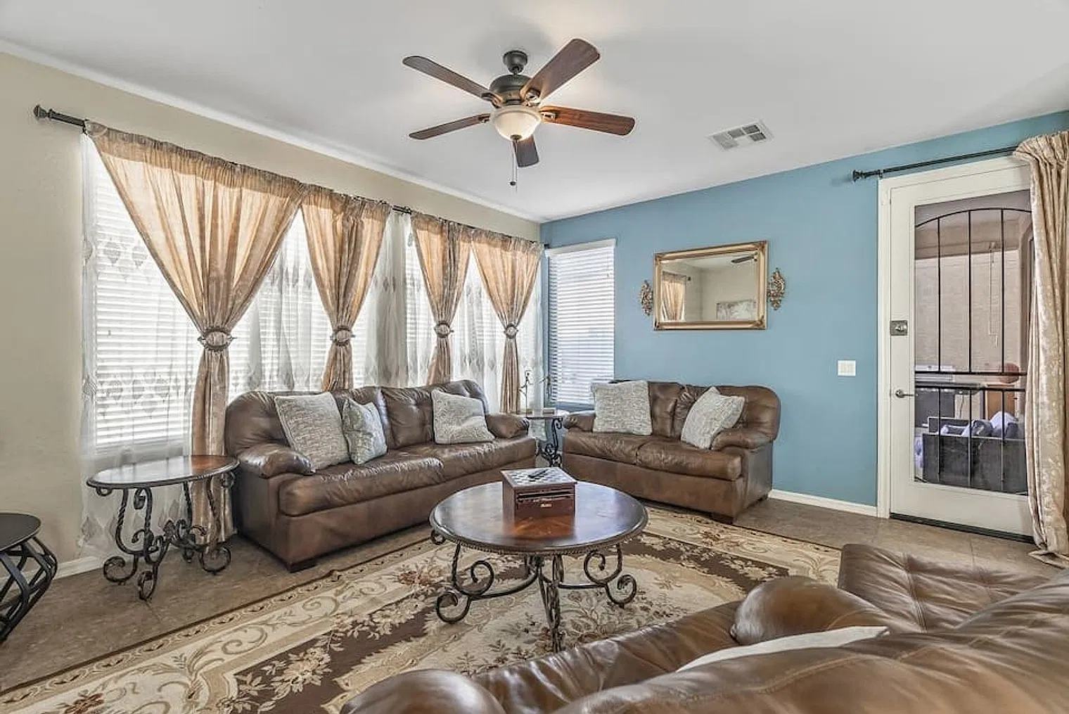 4 bed, 2.0 bath, $5,438 — Photo 3
