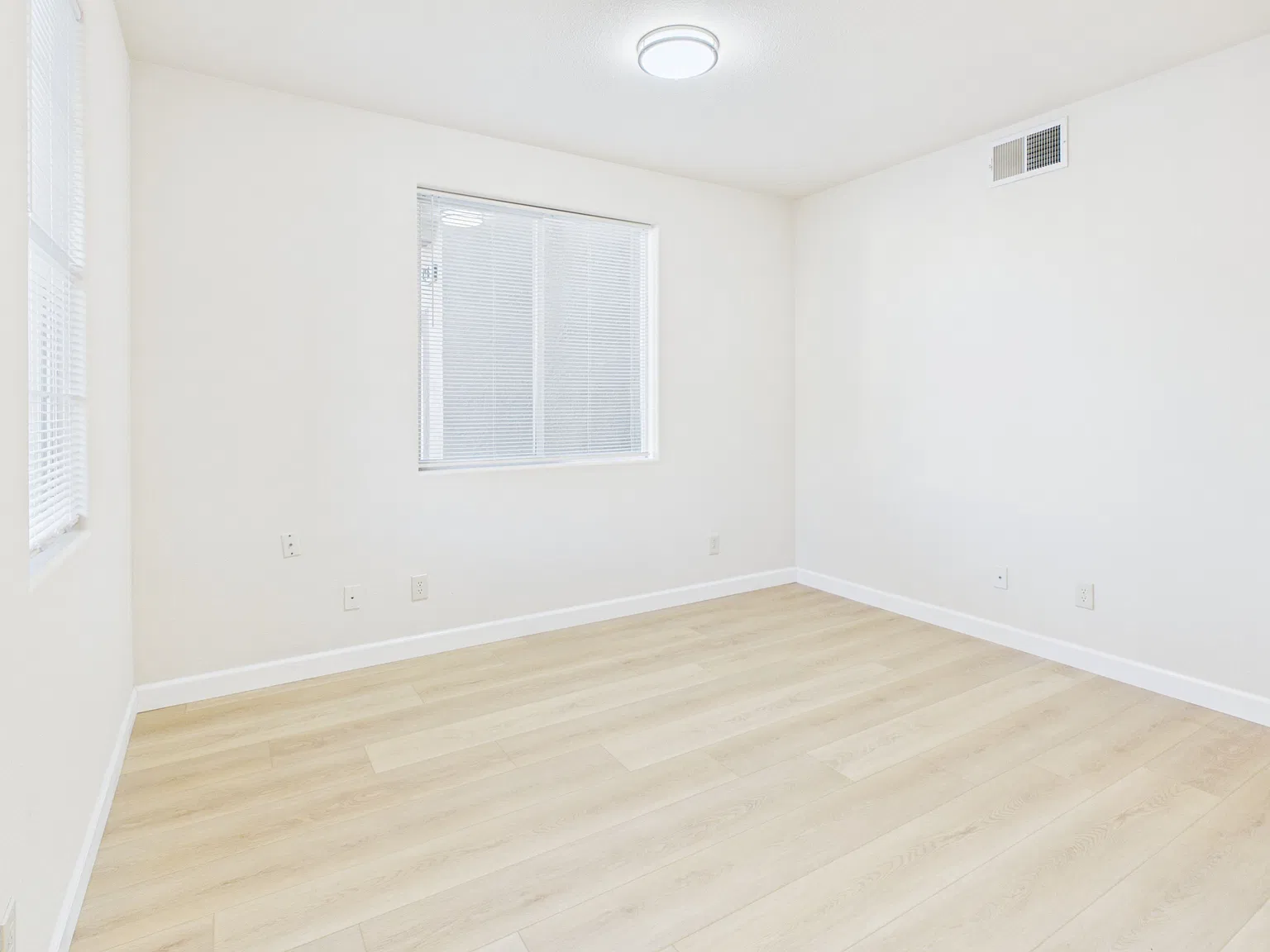 3 bed, 2.5 bath, 1619 sqft, $2,750 — Photo 2
