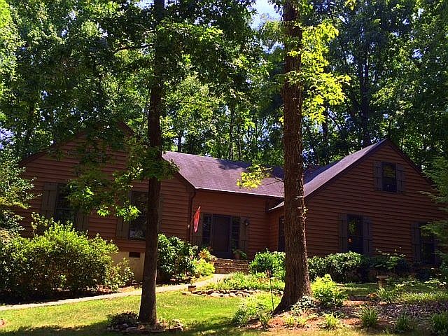 2nd image of 135 Lakeforest Dr