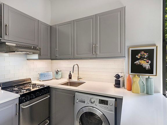 4th image of 512 E 83rd St APT 4C
