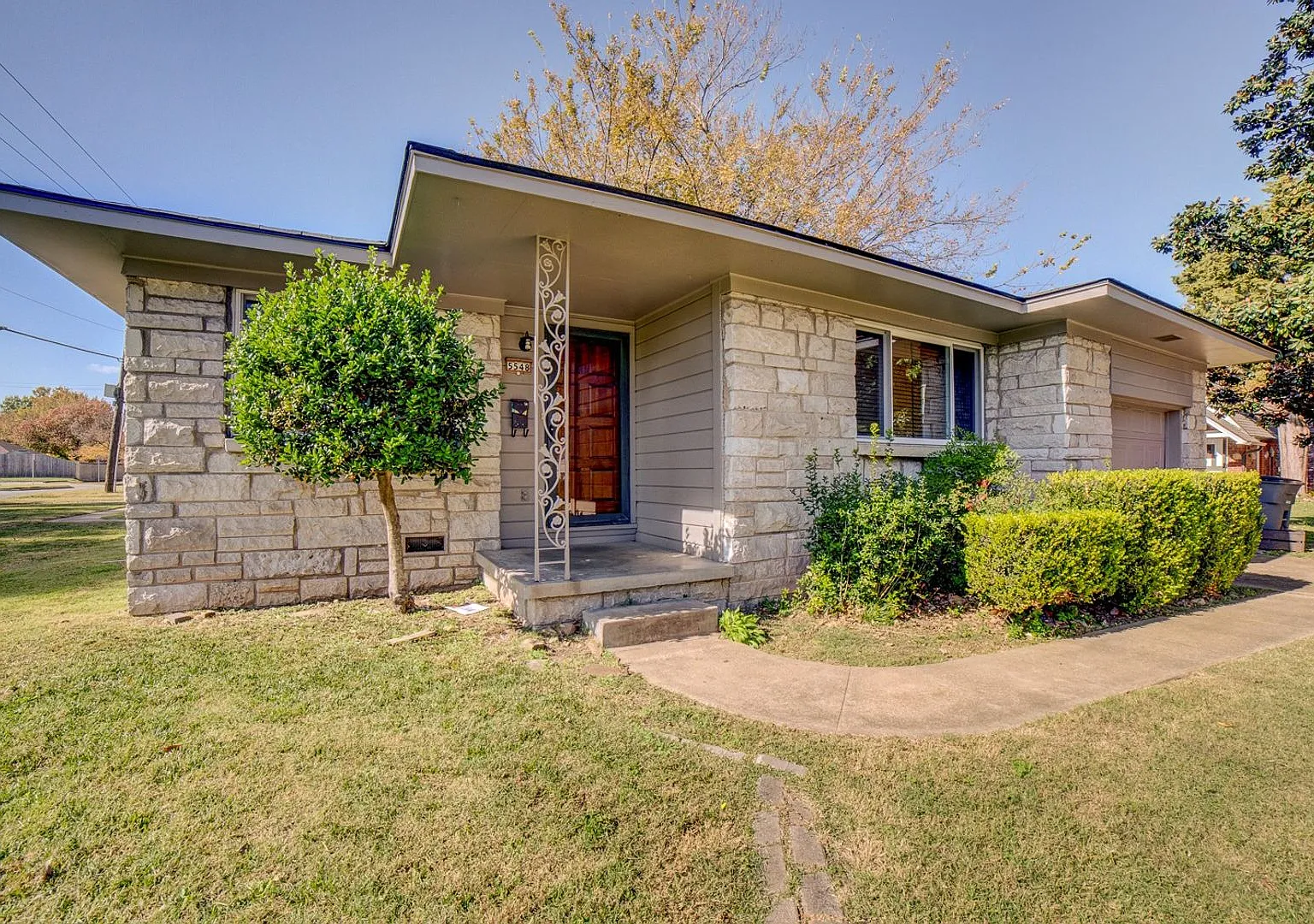 Beautiful 2BD/1BA next to River Parks — Photo 1