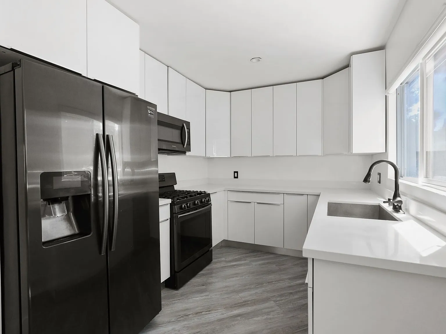 1486 Silver Lake Boulevard Apartments — Photo 4