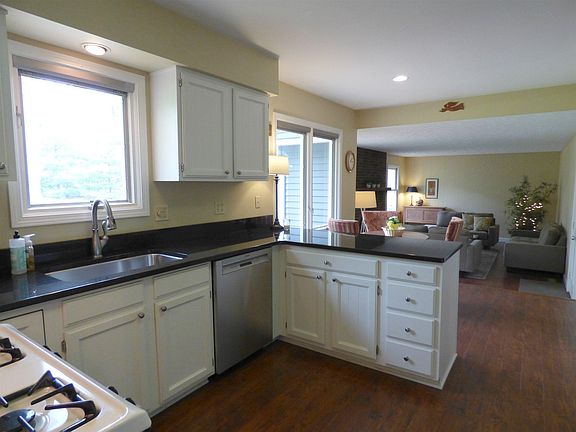 5th image of 17271 Peggy Ln