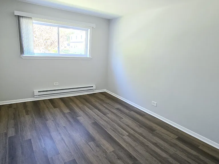 10 Oak Ave — Photo 12