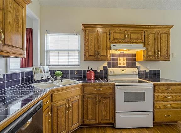 3rd image of 13124 Park Hills Dr