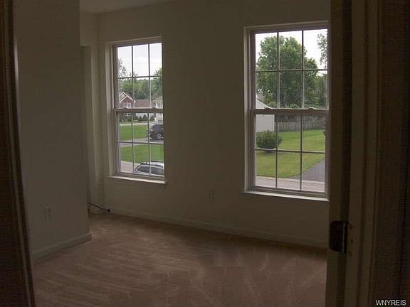 4th image of 1490 Bowling Green Dr