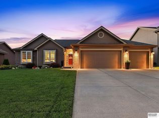 16544 Willow St, Omaha, NE 68136