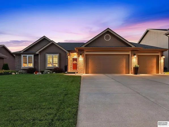16544 Willow St, Omaha, NE 68136