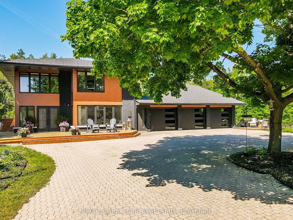 1st image of 674 Goodwood Rd