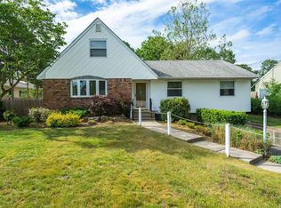 26 Sandy Hollow Dr, Smithtown, NY 11787