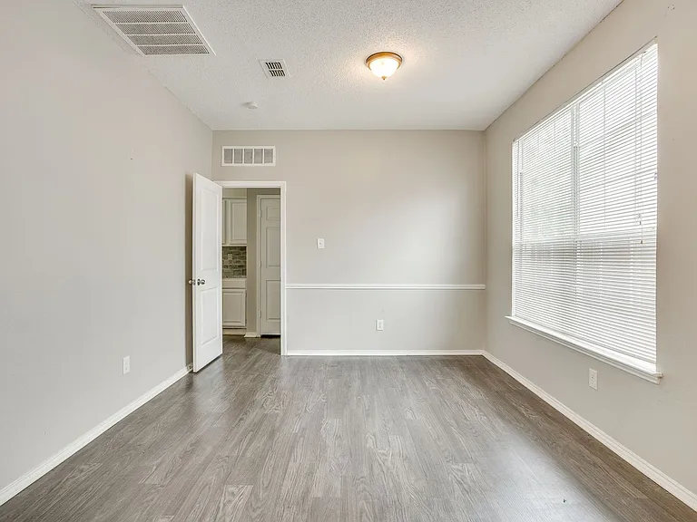 2701 Clovermeadow Dr — Photo 12