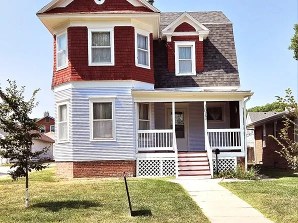 1013 Garfield St, Holdrege, NE 68949