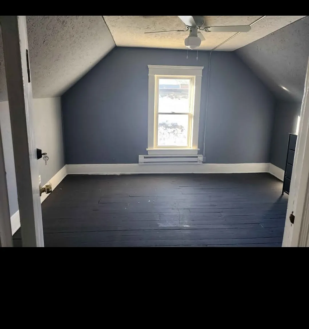 7 bed, 3200 sqft, $650 — Photo 3