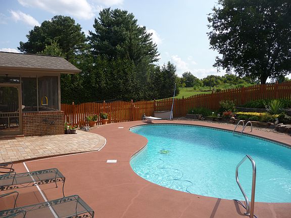 3rd image of 309 Asbury Dr