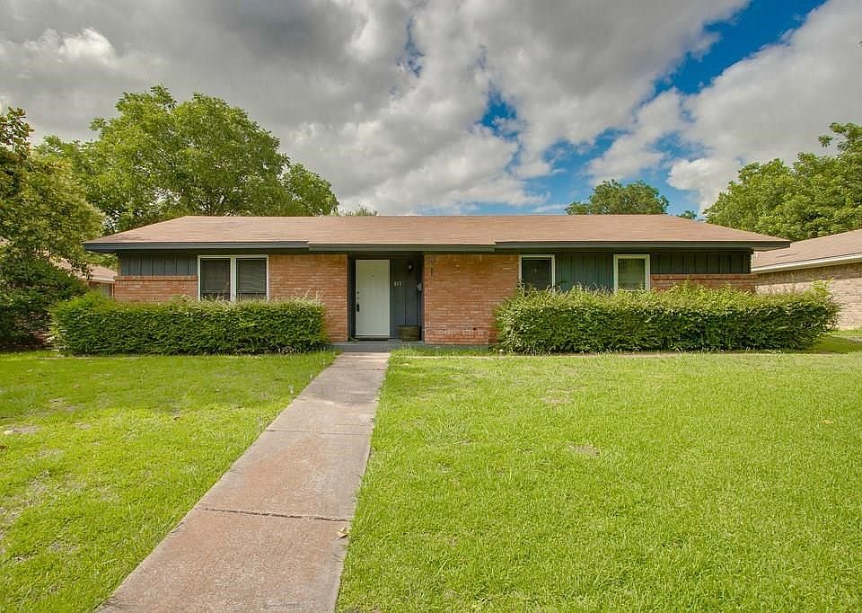 1st image of 813 Poinsettia Dr