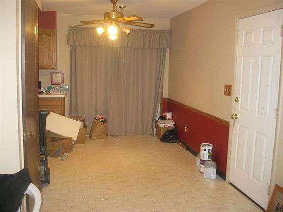 4th image of 902 Eastwood St