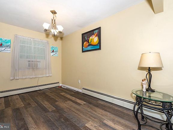 4th image of 549 Garfield Ave