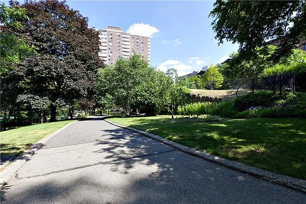 Sold by Douglas Elliman | media 21