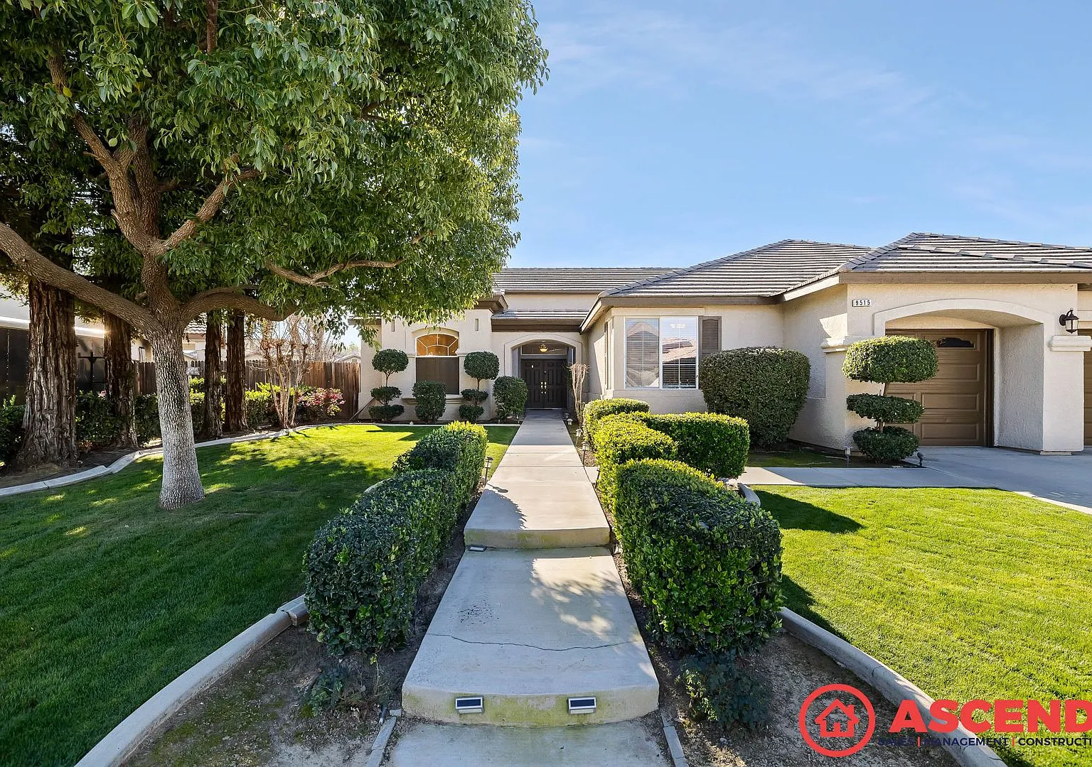 Gorgeous Home In Olive Dr Area! — Photo 2