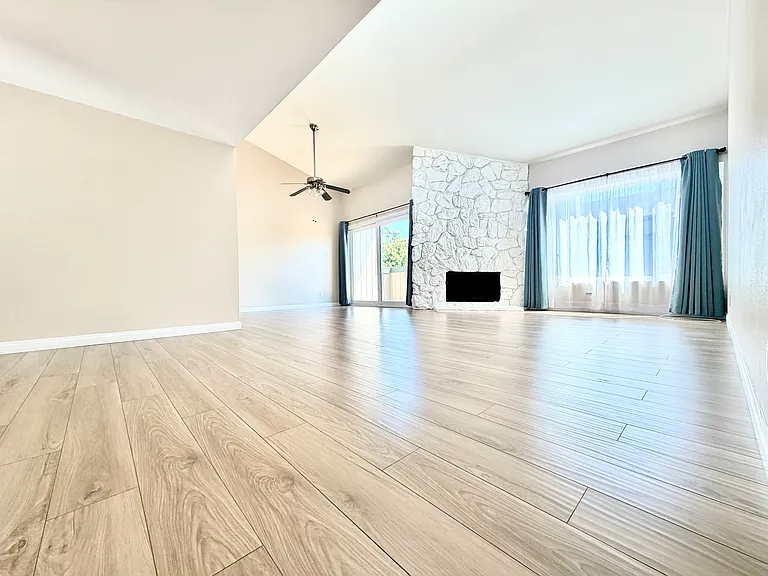 1114 Cleghorn Dr #E — Photo 1