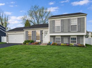 2075 Aronomink Cir, Elgin, IL 60123