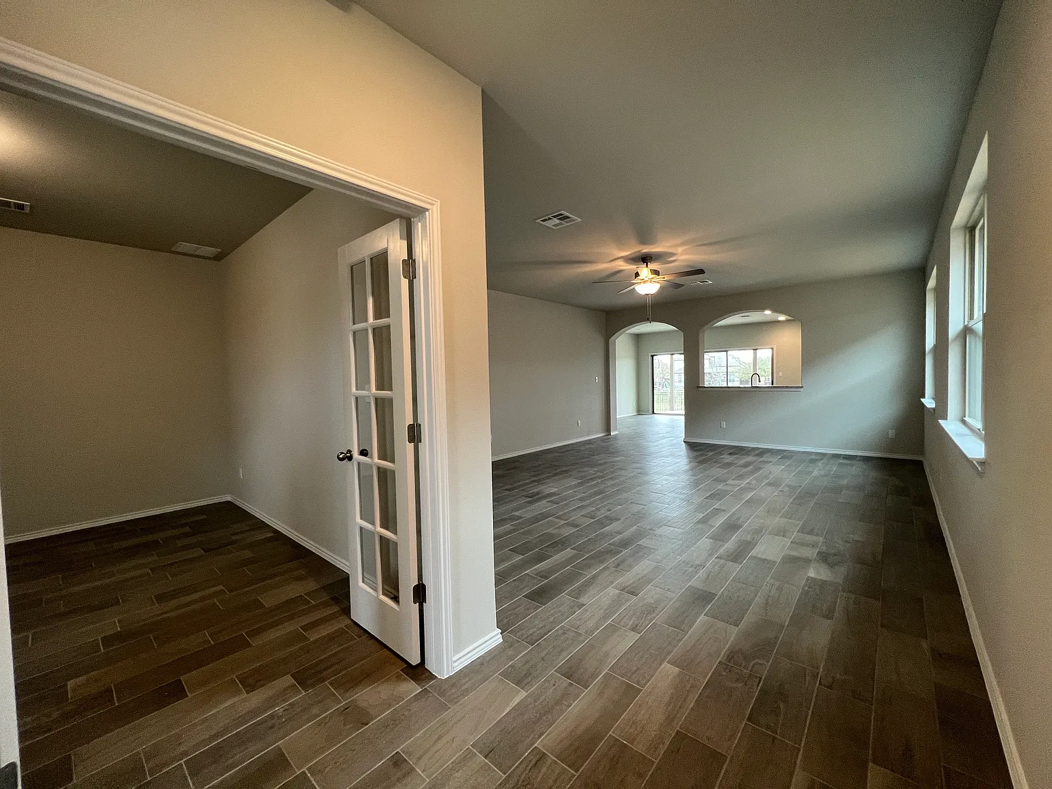 4 bed, 2054 sqft, $2,300 — Photo 4