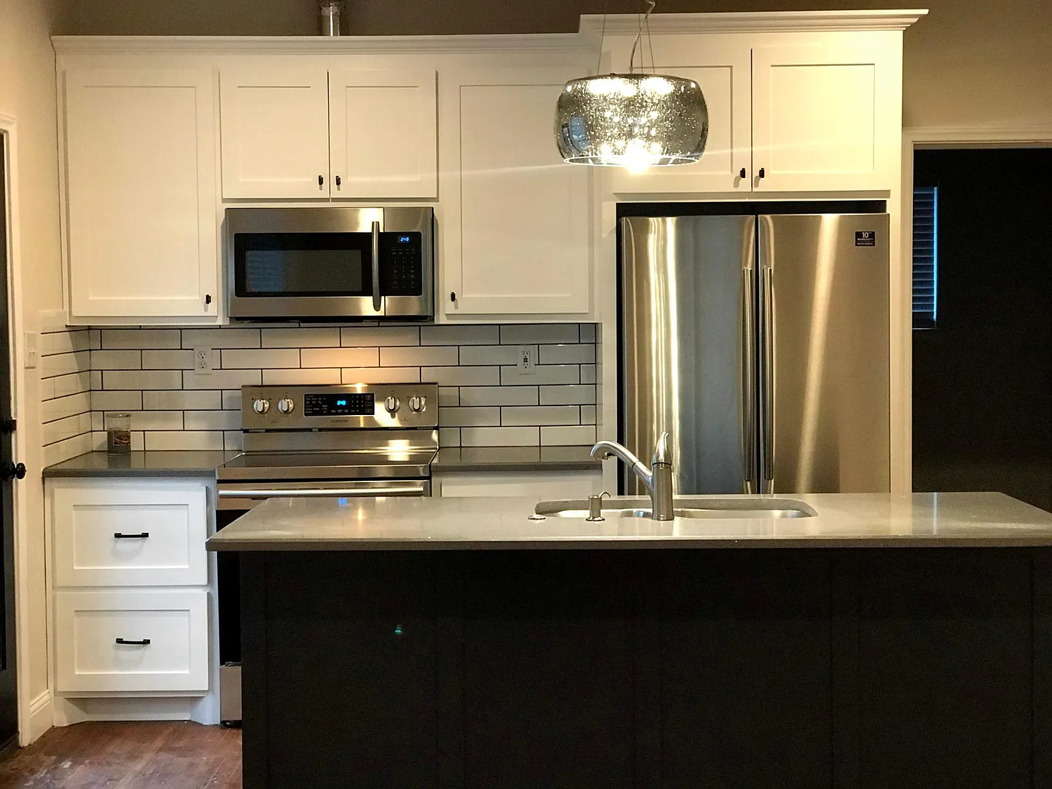 3 bed, 1008 sqft, $3,500 — Photo 3