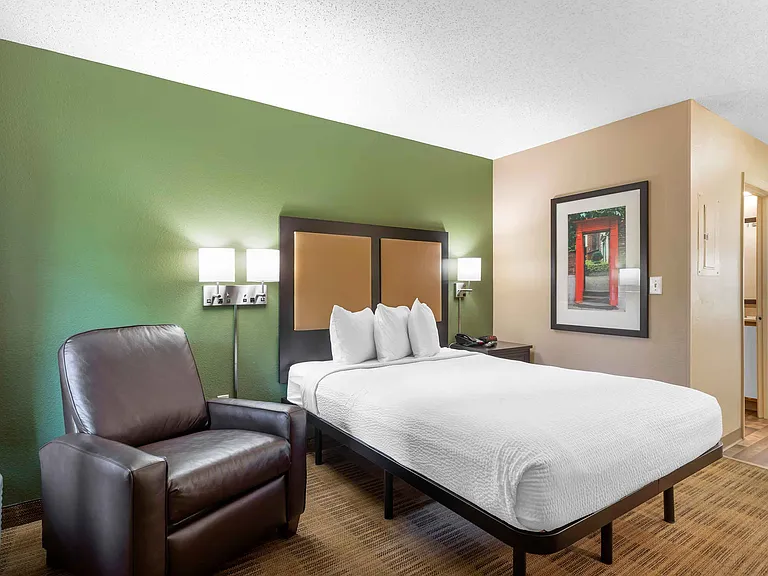 Studio Suite - 1 Queen Bed