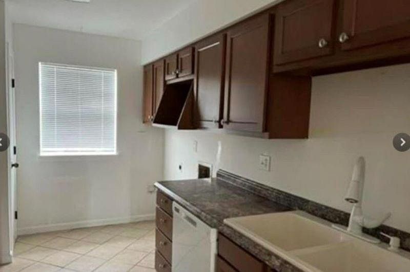 2nd image of 203 Maryland Dr #E