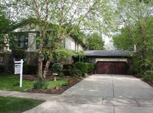 542 Williamsburg Rd, Glen Ellyn, IL 60137