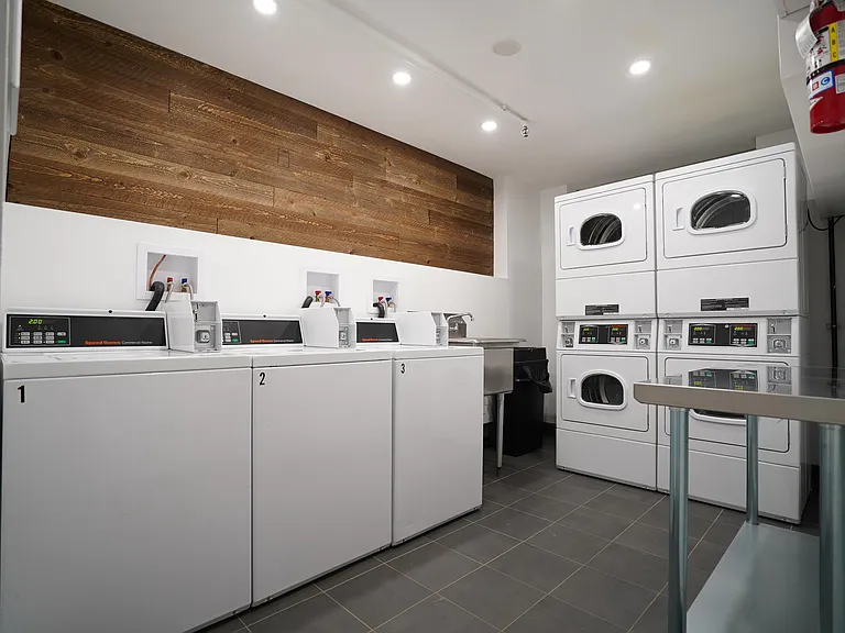 79 Sutherland Rd #8 — Photo 26