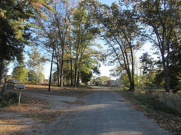 5th image of 76 Elmwood Dr