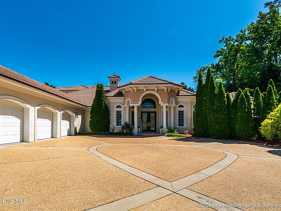 3rd image of 3801 Charleston Court