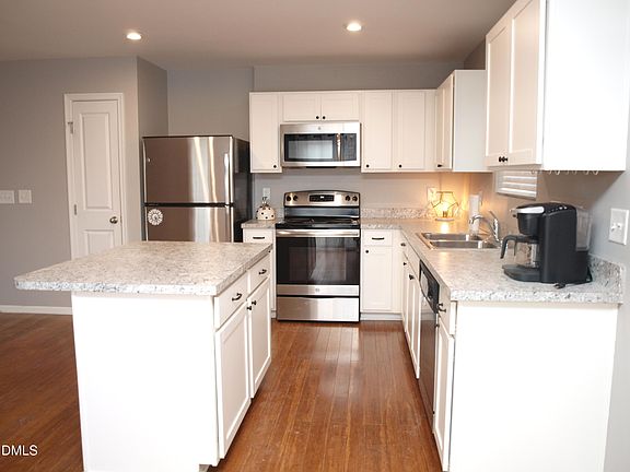 3rd image of 1020 Briar Rose Ln