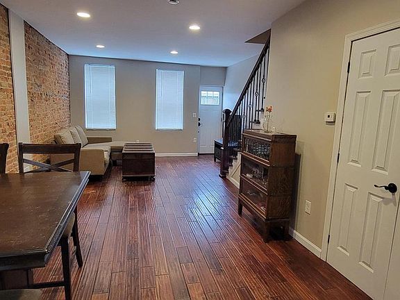 3rd image of 2722 E Madison St