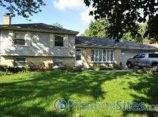 546 Crest Ave, Elk Grove Village, IL 60007