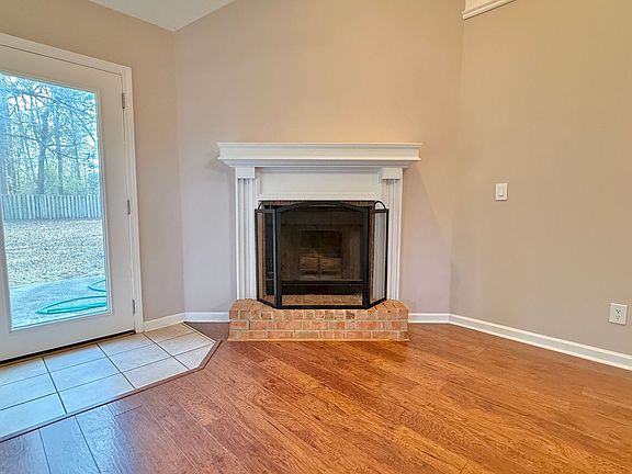 5th image of 315 S Maple Dr