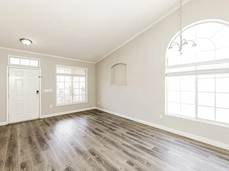 9586 Lavarun Ct — Photo 8