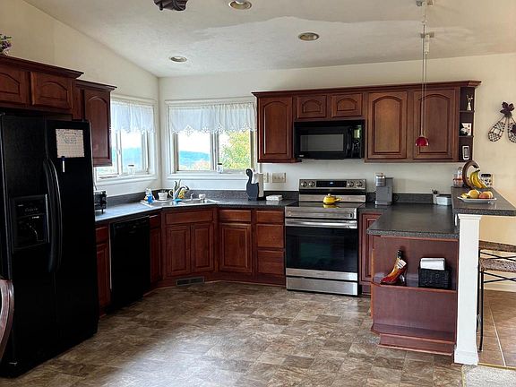 5th image of 348 Freezeland Manor Dr