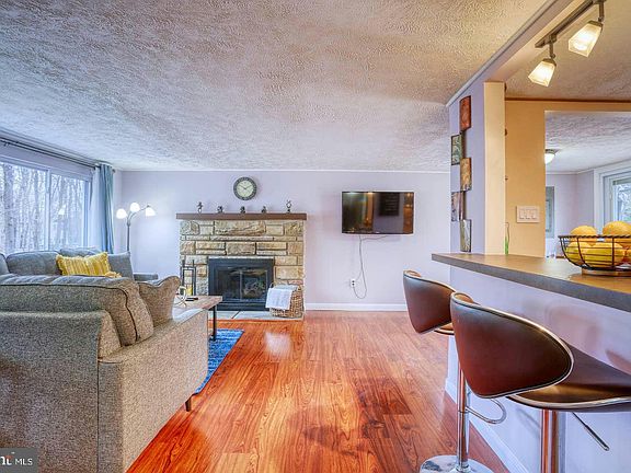 4th image of 225 Tepee Dr