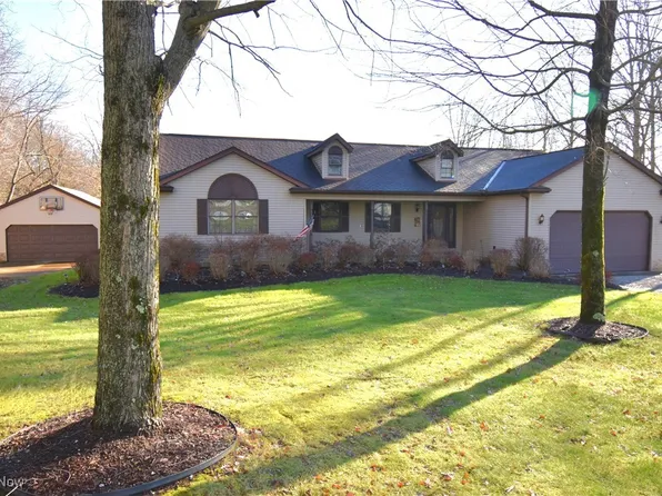 1991 Wick Campbell Rd, Hubbard, OH 44425