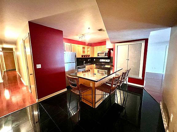 5th image of 2222 Detroit Ave APT 306